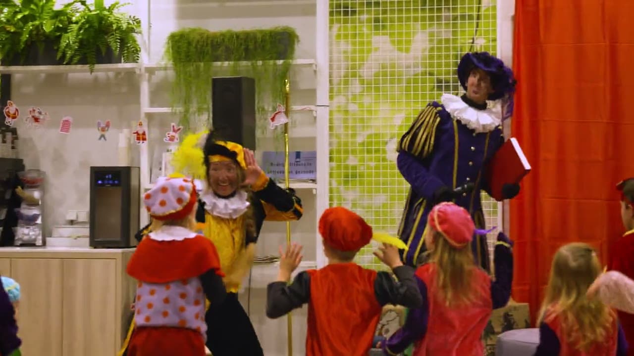 Pieten verzorgen een interactief onderdeel tijdens een bedrijfsfeest